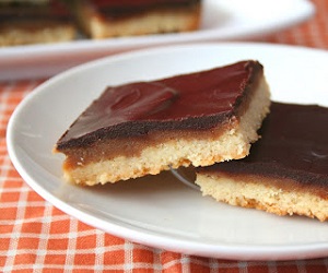 Peanut Butter Caramel Shortbread Bars